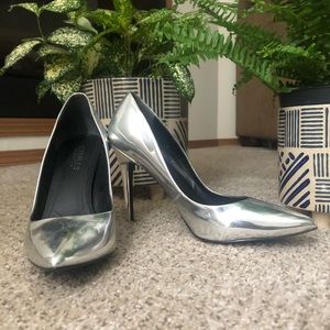 Metallic pumps